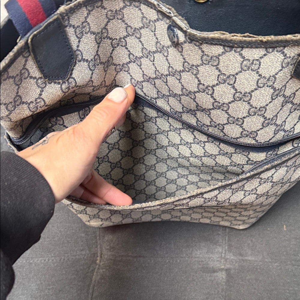 Gucci Beige and Navy Tote with Red Accents - Picture 4 of 5